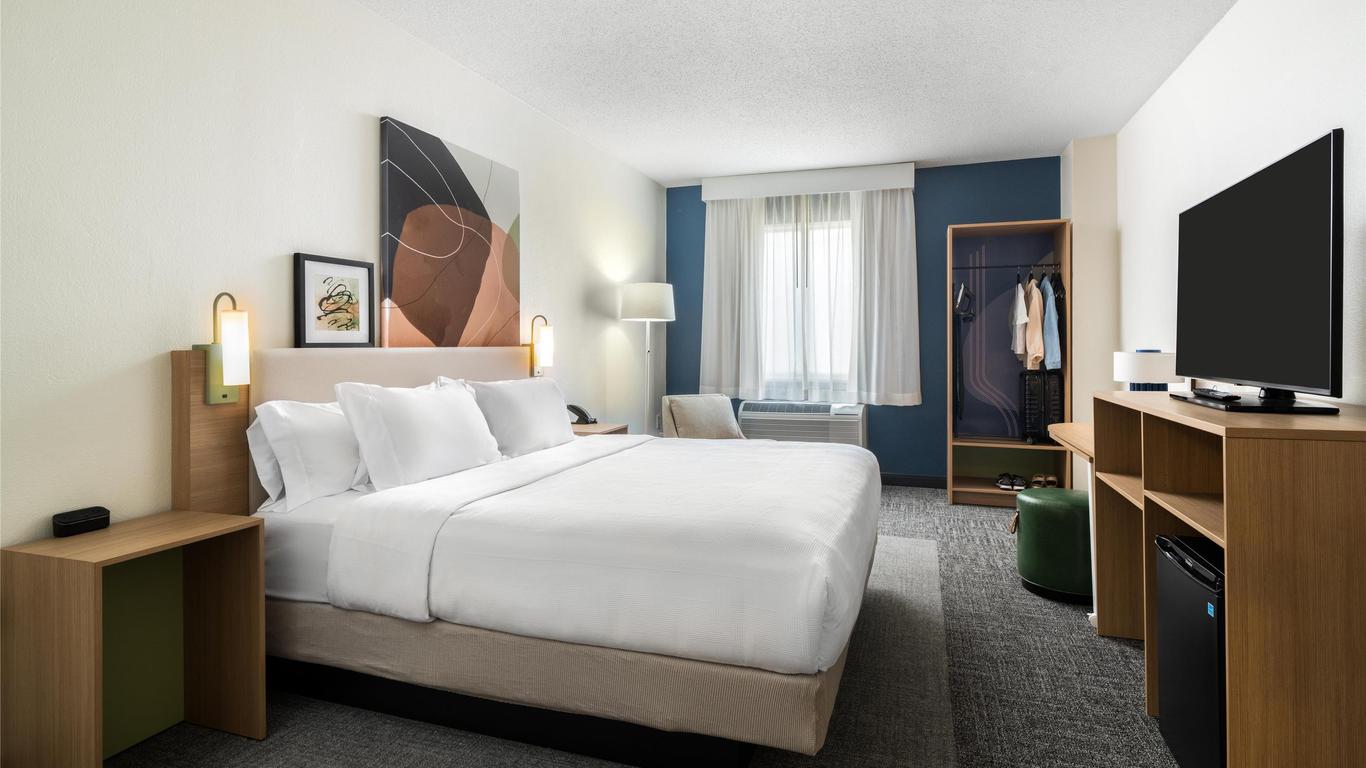 Spark by Hilton Atlanta Airport South College Park