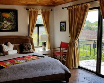 Experience Costa Rica In Our Beautiful Garden Home, 4 Min. From Hermosa Beach - Playa Hermosa - Habitación