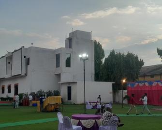 Manglam Farm House - Kannauj - Building