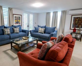 My Family Home in the city. - Guaynabo - Living room