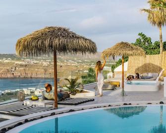 Silver Suite | Outdoor Pool Hot Tub & Panoramic Caldera View - Akrotiri - Pool