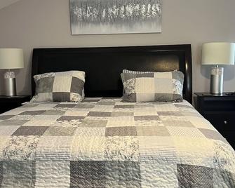 4br/3ba Lakefront Penthouse, Clearwater Condominiumsbrsleeps 8 - Camdenton - Habitación