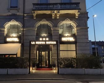 Hotel La Nuova Rotaia - Gallarate - Gebouw