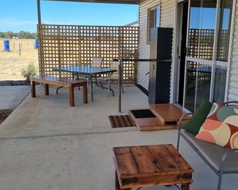 Foothills Vista - Guest house separate to main house-2 Adults, 1 child, 1 infant - Herne Hill - Patio