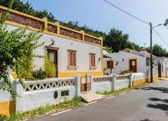 Casa da Tita - Salir - Building