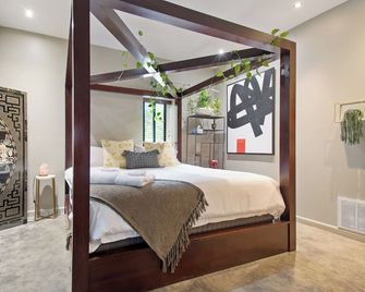 Eclectic & Romantic - Walk to Historic Downtown Harpers Ferry - Harpers Ferry - Bedroom