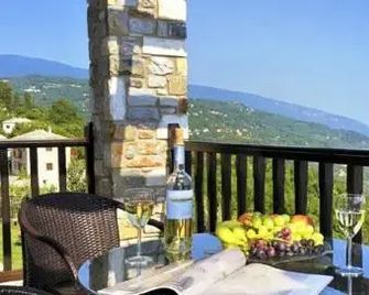 Prasino - Galazio - Mouresi - Balkón