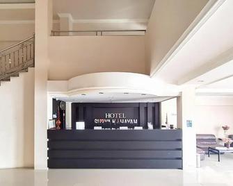 Urbanview Hotel Surya Kahayan Palangkaraya by RedDoorz - Palangkaraya - Front desk