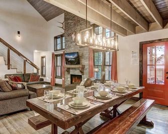 Heavenly Hideaway 4br,4ba, Hot Tub - South Lake Tahoe - Dining room