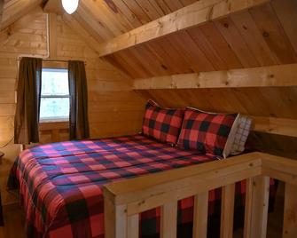 Maine Treehouse-The Spruce Suite - Stoneham - Habitación