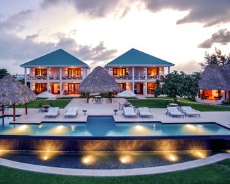 Victoria House Resort & Spa - San Pedro Town - Byggnad