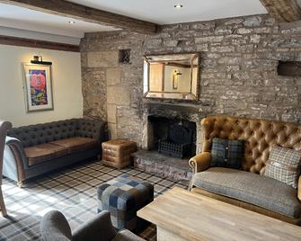 The Greyhound Inn - Penrith - Lounge
