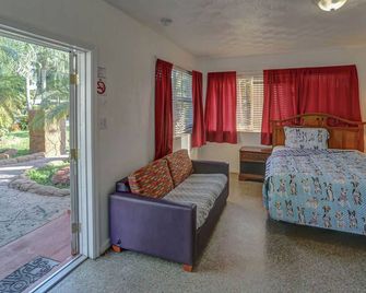 Richard's Pet Friendly Motel - הוליווד - חדר שינה