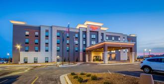 Hampton Inn by Hilton Wichita Northwest - Wichita - Toà nhà