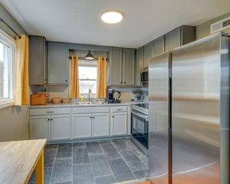 Quaint Kingsport Apartment Near Greenbelt Trail! - Kingsport - Kitchen