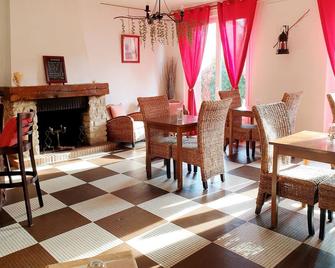 Logis Hôtel Saint Cyr - La Ferté-Saint-Cyr - Restaurant