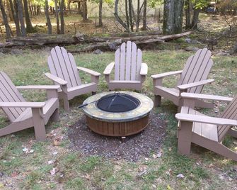 Four Seasons Vacation Home By Lake, Hot Tub, Wifi,beach Passes, Canoe, Fire Pit - Lake Harmony - Patio