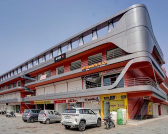 Hotel O Bhavya Palace - Nadiād - Edificio