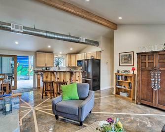 Coastal Soul Arcata Area California Home - Blue Lake - Sala de estar