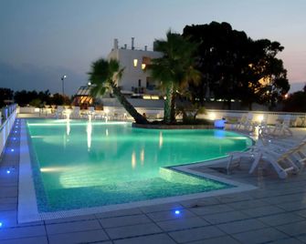 Hyencos Hotel Calos - Torre San Giovanni - Bazén