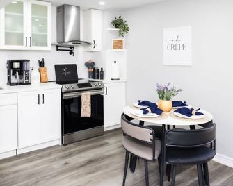 French Charm in Brampton 2 Bdrm Apt - Brampton