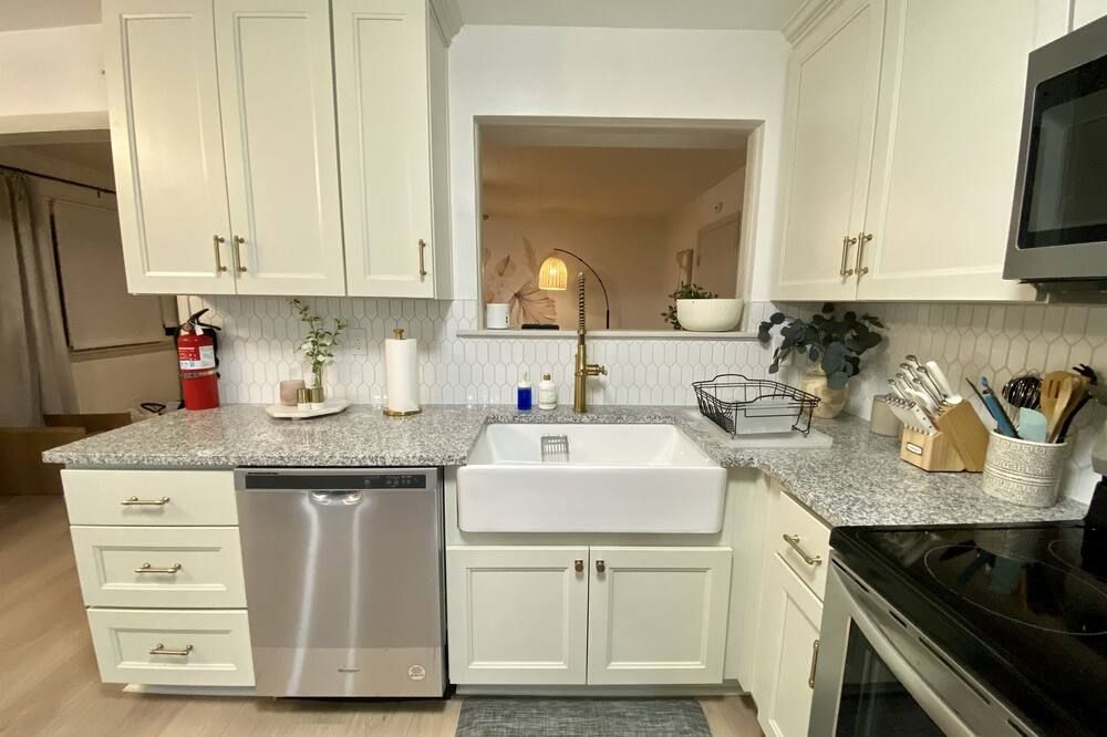 Beach Bungalow King Bed 1 Floor Living - نورفولك (فيرجينيا) - مطبخ