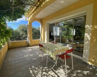 Villa 3 Chambres - Sainte-Anastasie - Balcón