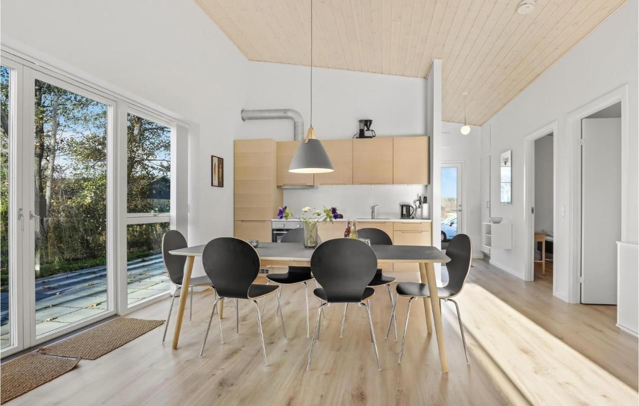 Lovely Home in Nexoe With Wifi – Snogebæk