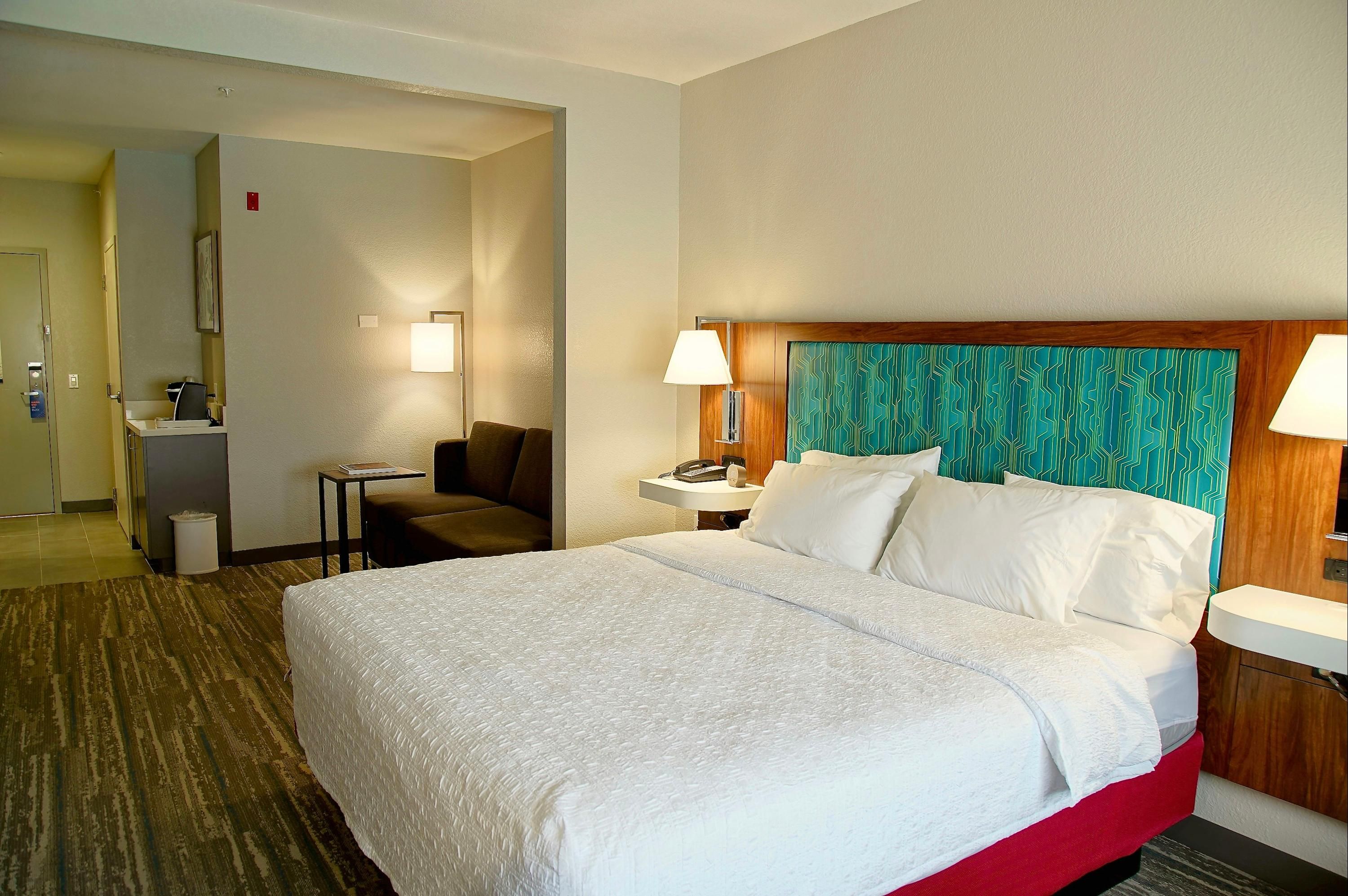 Hampton Inn & Suites by Hilton Cathedral City Palm Springs - Cathedral City - Bedroom