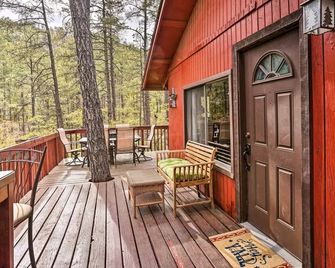Peaceful Cabin w/ Deck & Grill: 1 Mi to Crown King - Crown King - Balcony