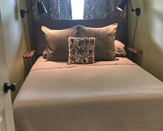 Beautiful Farm On Caney Fork River ~ Fantastic Nature Retreat ~ Very Peaceful! - Carthage - Habitación