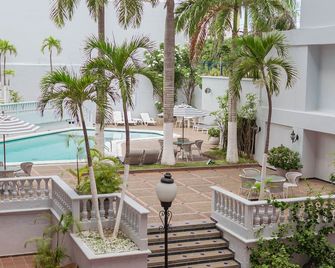 Hotel Faranda Express Puerta Del Sol Barranquilla, A Member of Radisson Individuals - Barranquilla - Pool