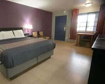 Texas Inn Airport Mcallen - מק'אלן - חדר שינה