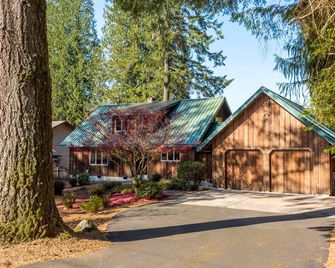 Mountain Golf Course Retreat - Mount Hood Village - Building