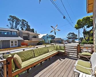 Delightfully Remodeled Beach Cottage with Ocean Views - Santa Cruz - Balcony