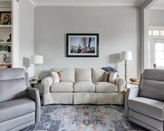 Portside Retreat @ Trustees' Garden - Savannah - Soggiorno