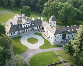 Dwór Kombornia - Folwark - Kombornia - Gebäude