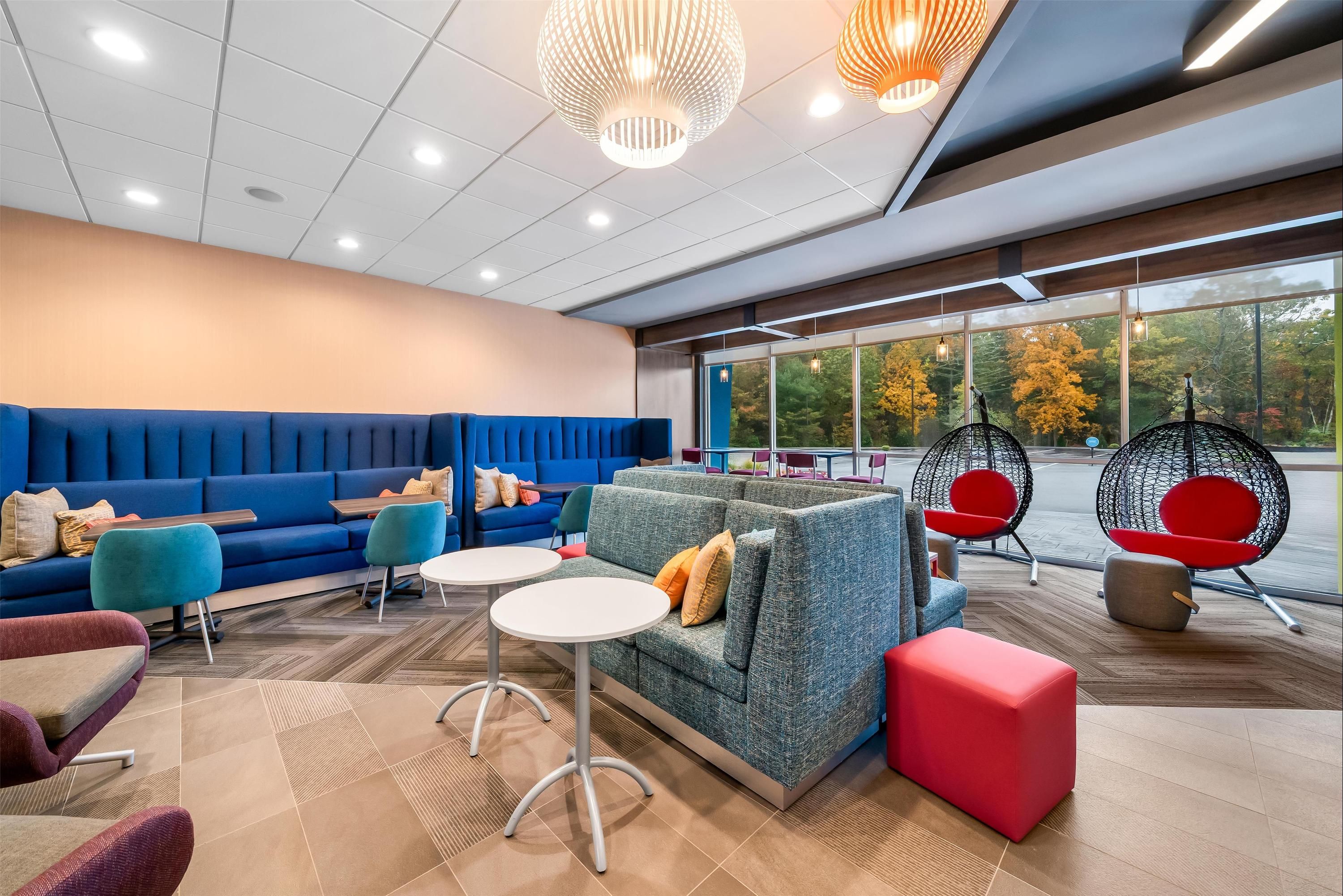 Tru by Hilton Brockton - Brockton - Lounge