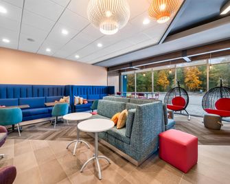 Tru by Hilton Brockton - Brockton - Лаунж
