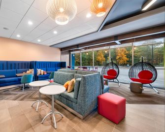 Tru by Hilton Brockton - Brockton - Lounge