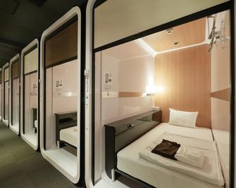 First Cabin Nishi Umeda - Osaka - Bedroom