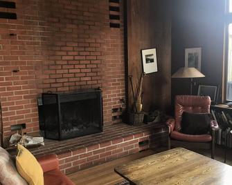 Spectacular Location W/ Beautiful Private Dock on Tomales Bay - Inverness - Living room