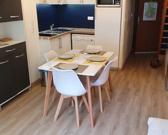 Appartement en Centre Ville Avec Terrasse Exposée Ouest - Cauterets - Essbereich