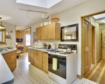 Cottage On Megunticook Lake. - Camden - Kitchen