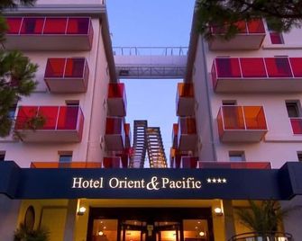 Pacific Orient Hotel - Miri - Building