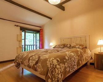 Large farmhouse with private garden - Nantheuil