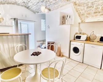 Charmante Maison de Village au Pied du Château de Brissac - Brissac - Comedor