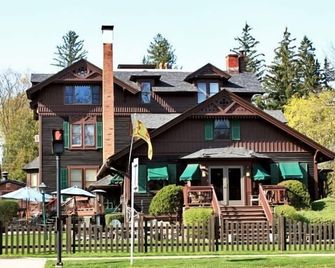 Brae Loch Inn - Cazenovia - Budova