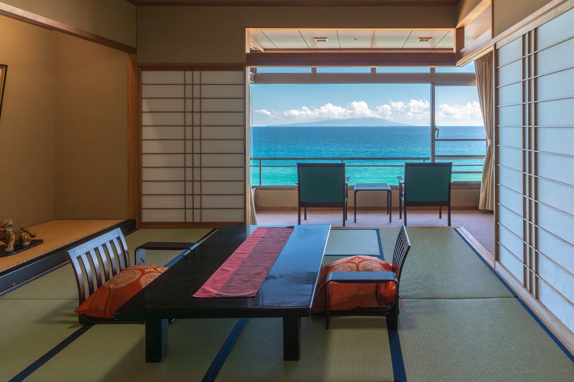 أتاجاواكان - ايزو - غرفة طعام