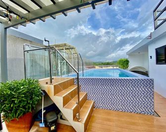 Marketpoint Hotel - Boac - Balcony